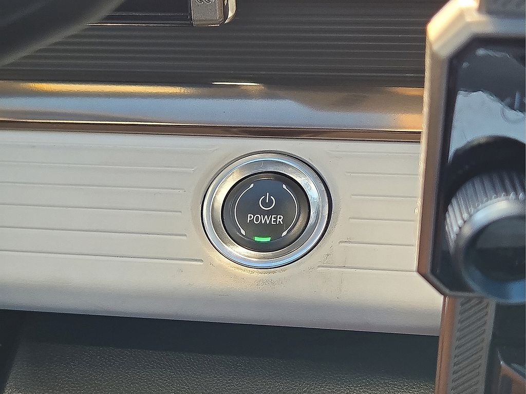 Vehicle image 26 of 30