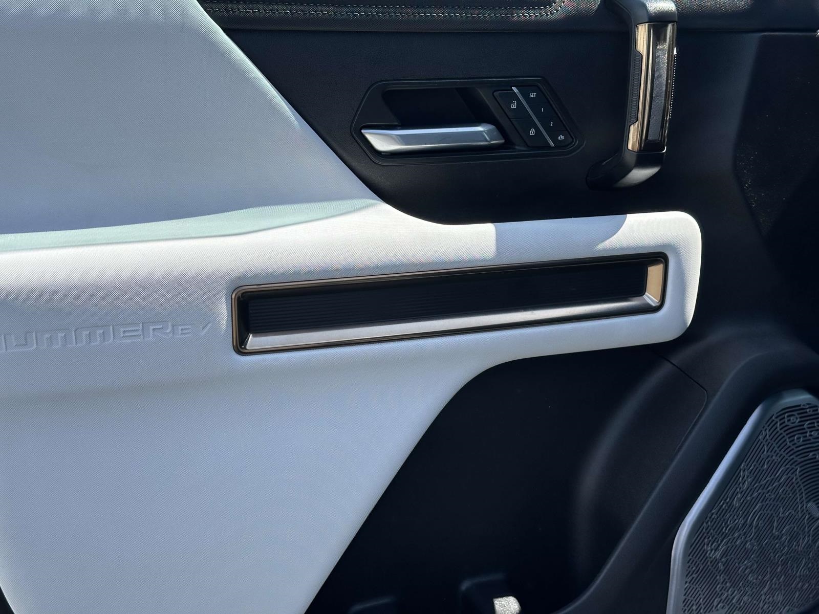 Vehicle image 18 of 26