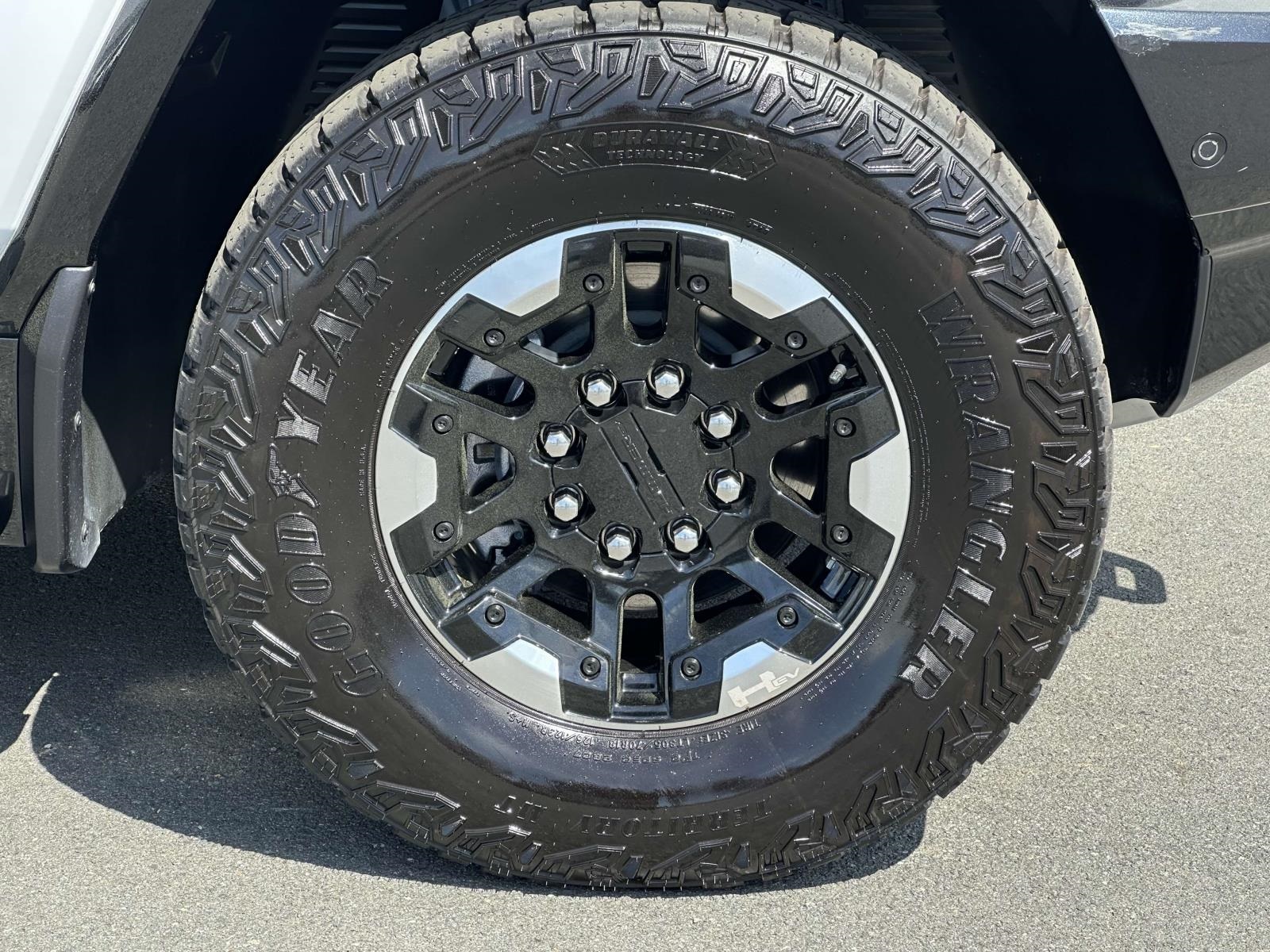 Vehicle image 8 of 26