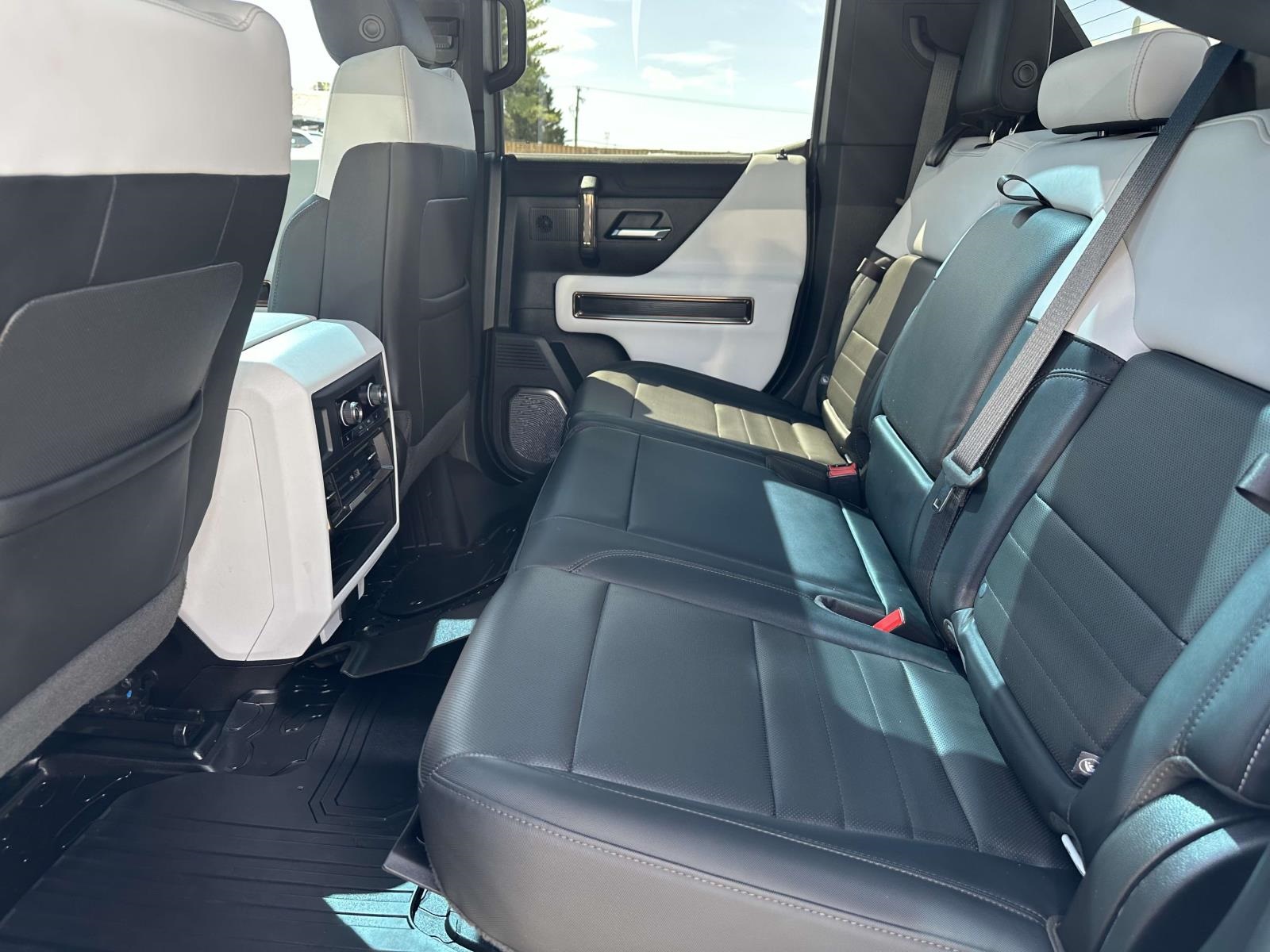 Vehicle image 10 of 26