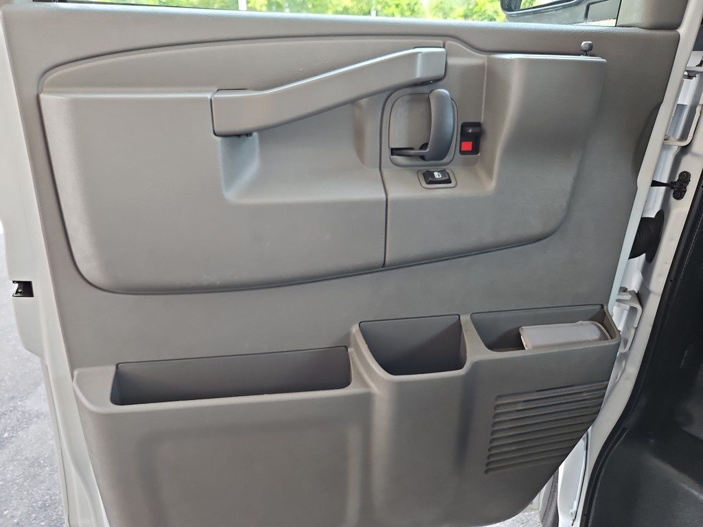 Vehicle image 17 of 24