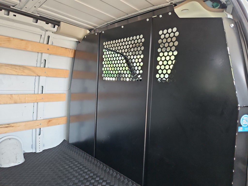 Vehicle image 21 of 24