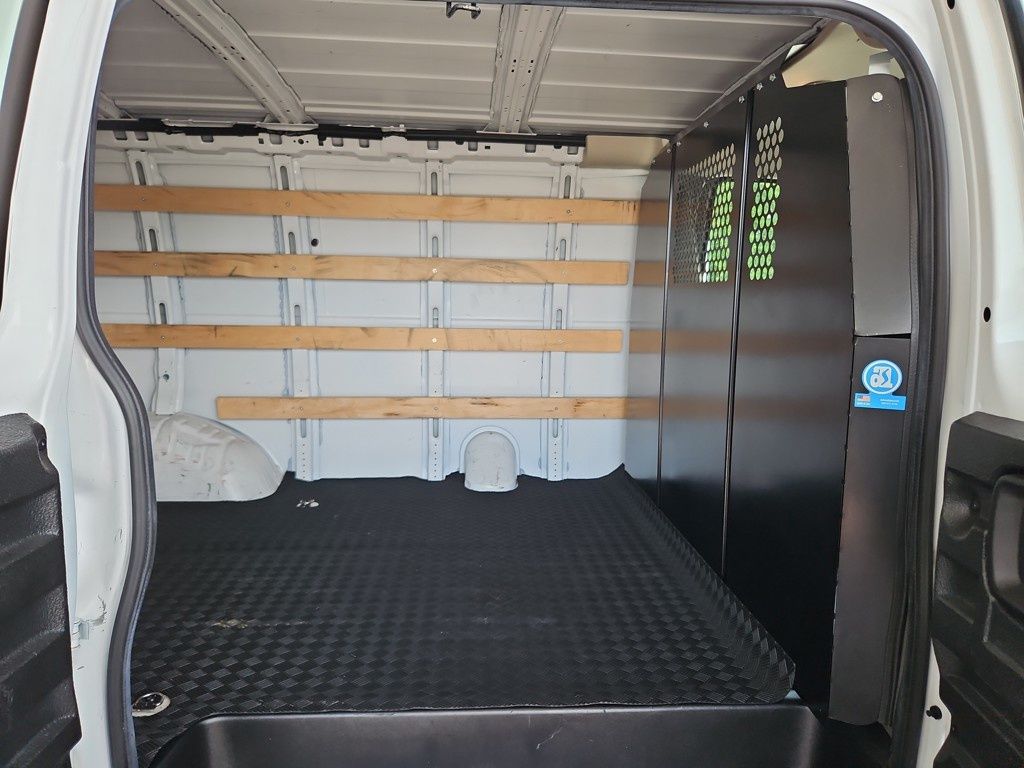Vehicle image 11 of 24