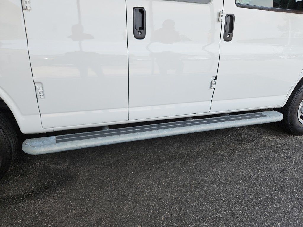 Vehicle image 5 of 24