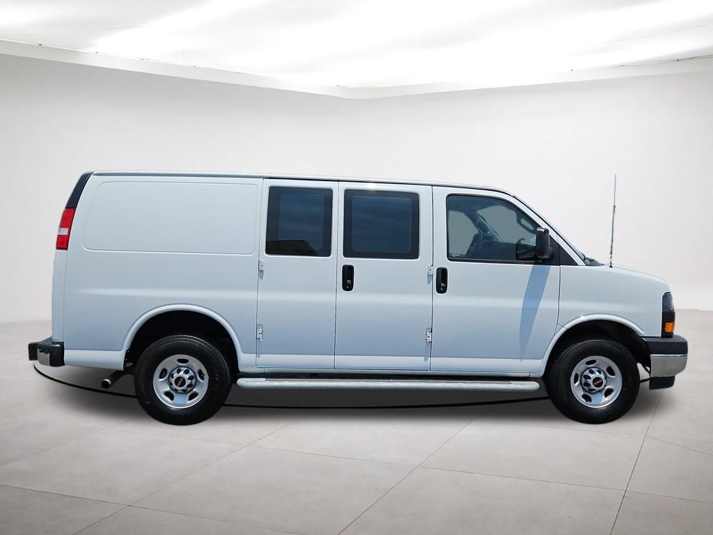 Vehicle image 4 of 24