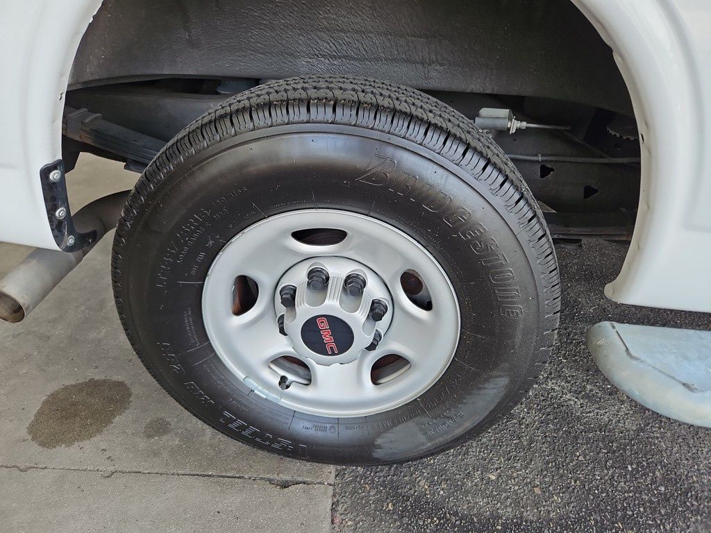 Vehicle image 9 of 24