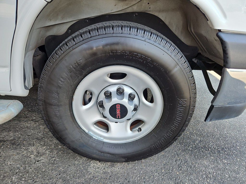 Vehicle image 10 of 24