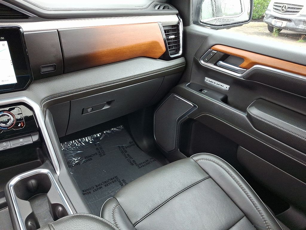 Vehicle image 26 of 31