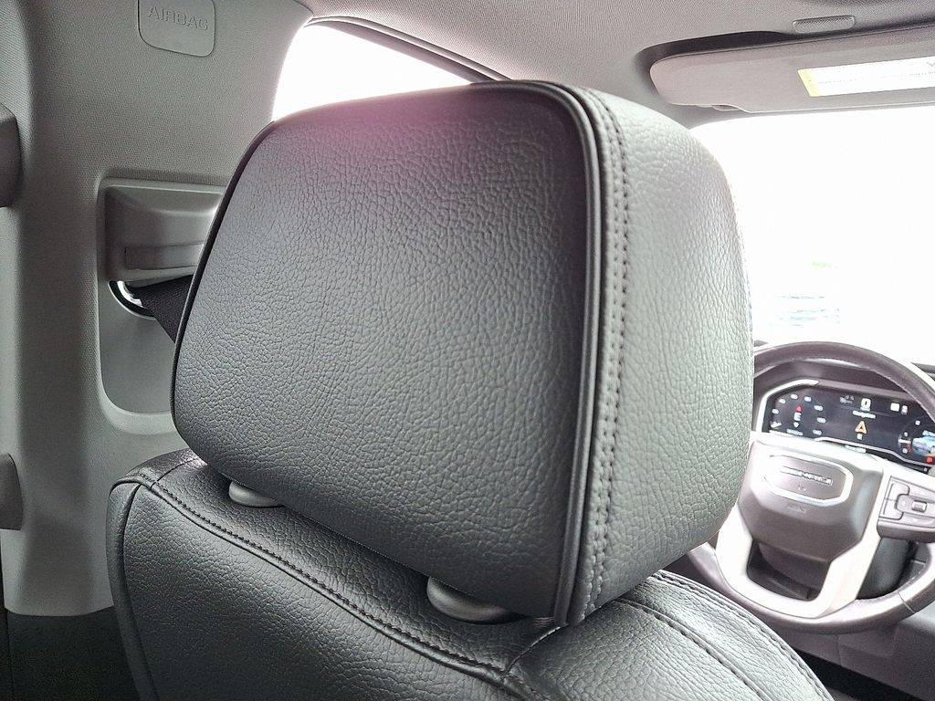 Vehicle image 20 of 31