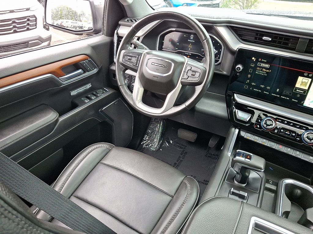 Vehicle image 22 of 31