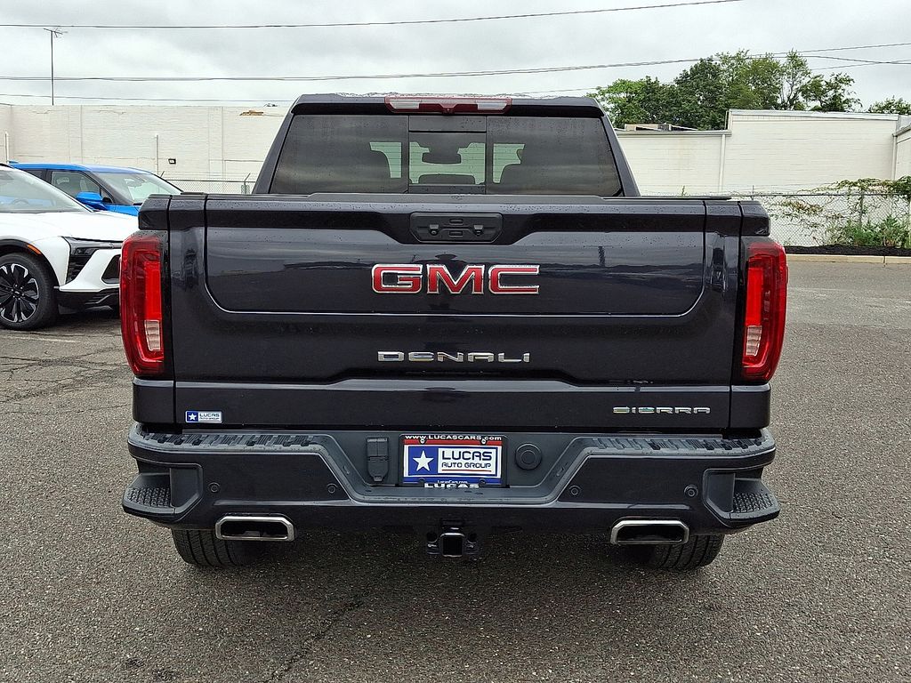 Vehicle image 10 of 31