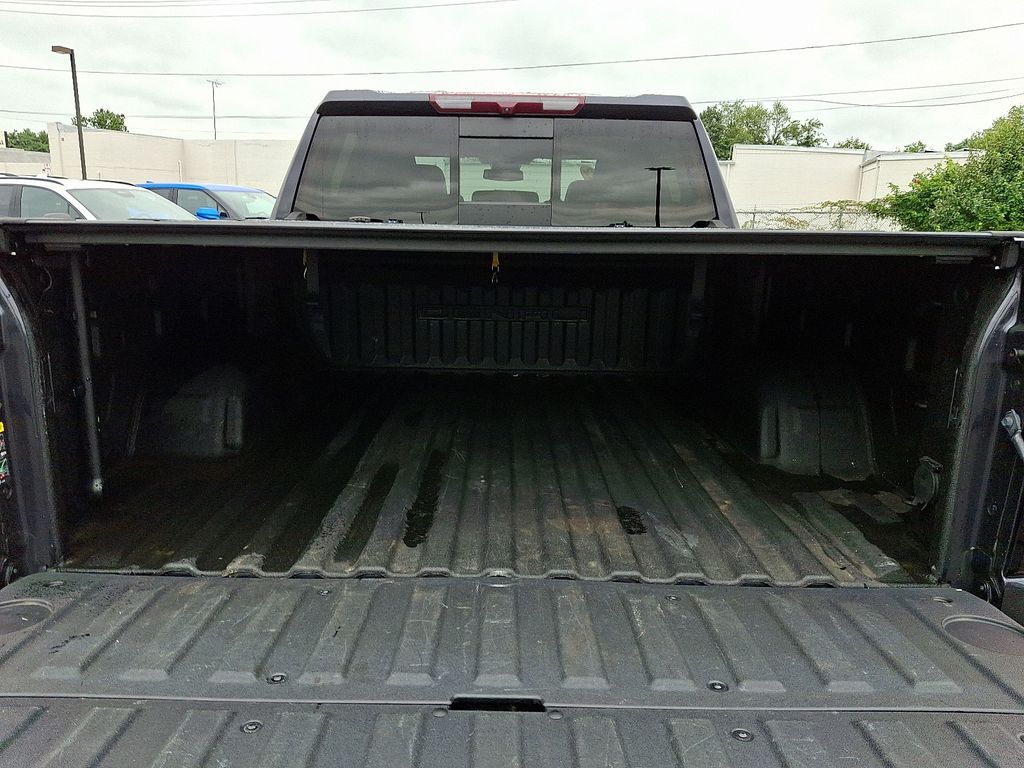 Vehicle image 15 of 31