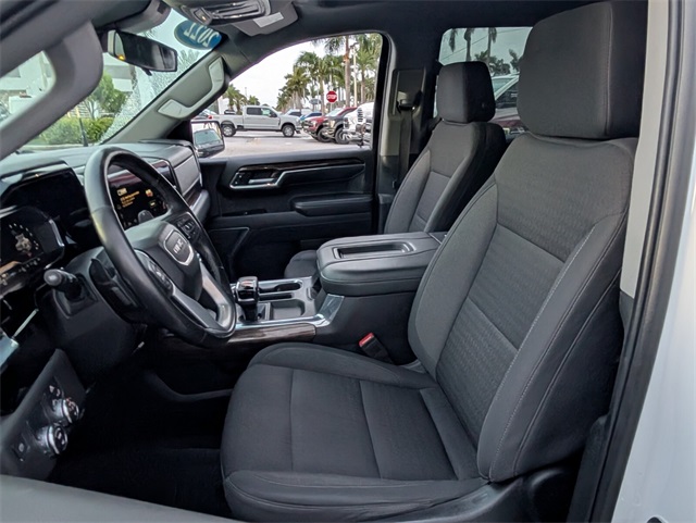Vehicle image 11 of 26