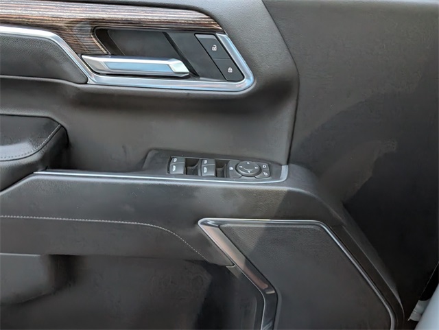 Vehicle image 18 of 26