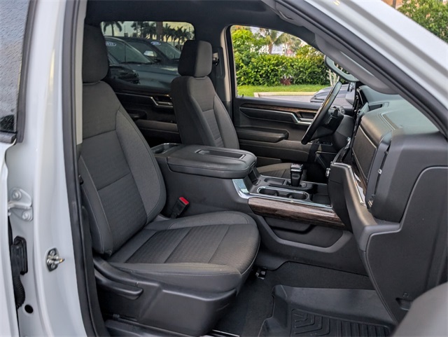 Vehicle image 8 of 26