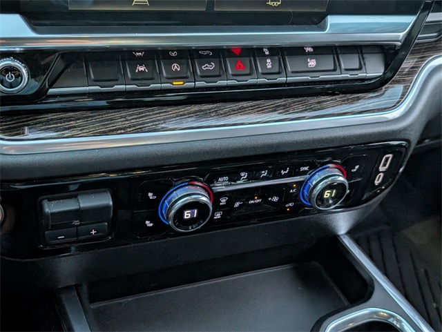 Vehicle image 23 of 26