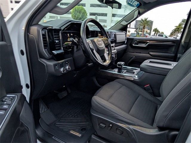 Vehicle image 24 of 26
