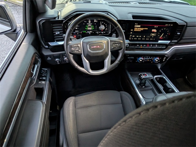 Vehicle image 12 of 26