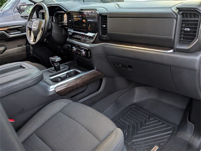 Vehicle image 13 of 26