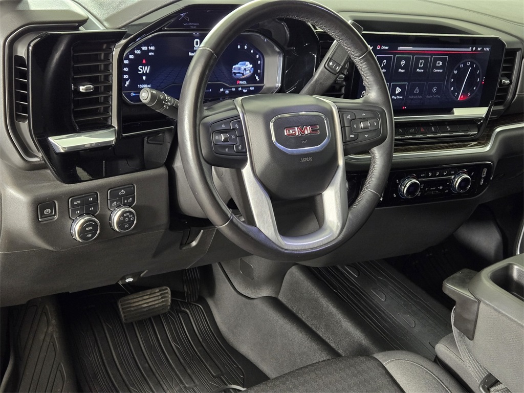 Vehicle image 18 of 34