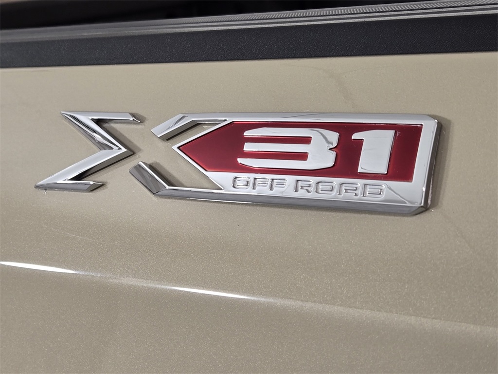 Vehicle image 29 of 34