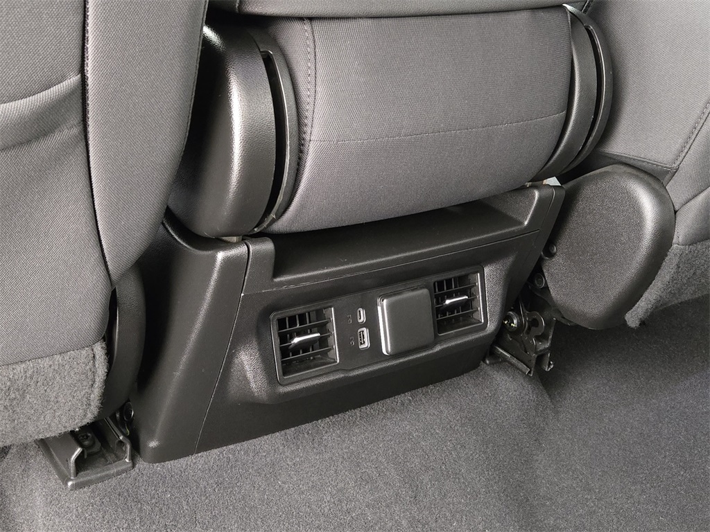Vehicle image 28 of 34