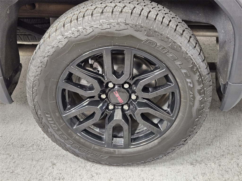 Vehicle image 9 of 34