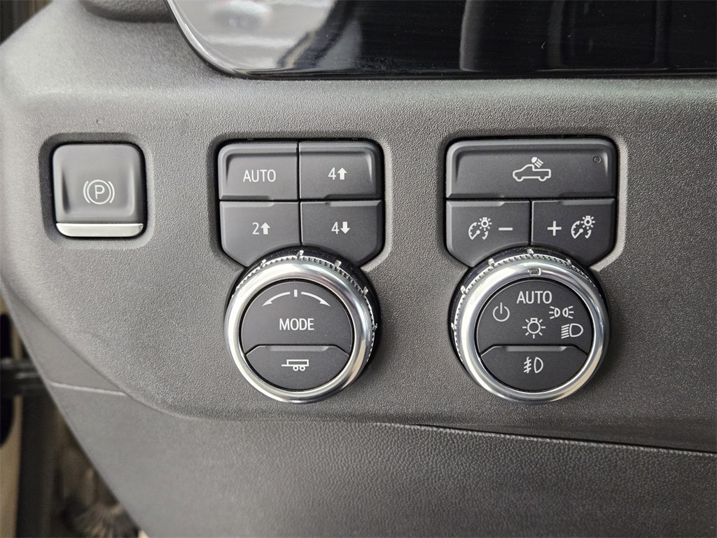 Vehicle image 31 of 34