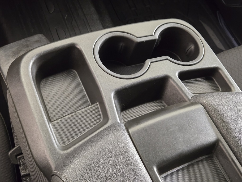 Vehicle image 23 of 34