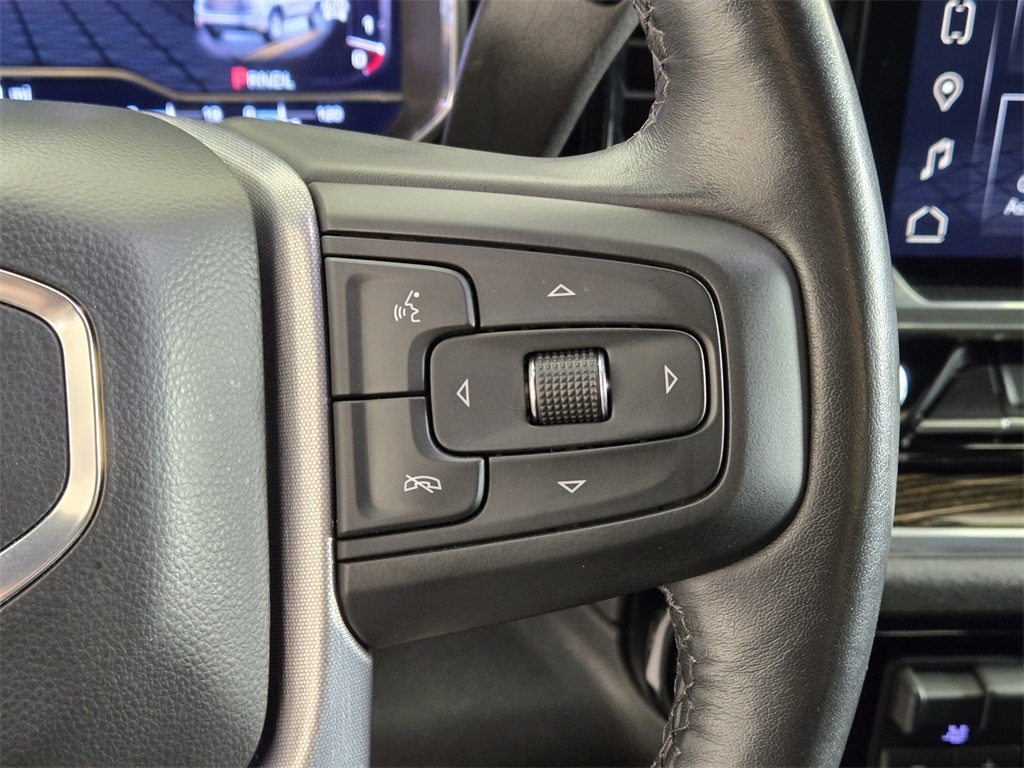 Vehicle image 33 of 34