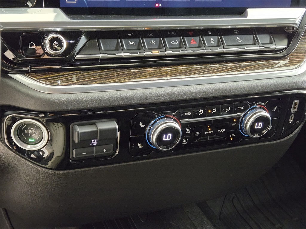 Vehicle image 32 of 34
