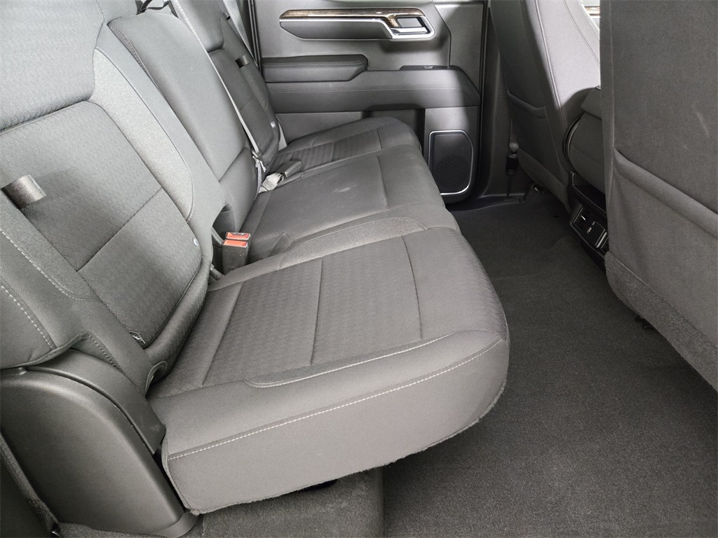 Vehicle image 14 of 34