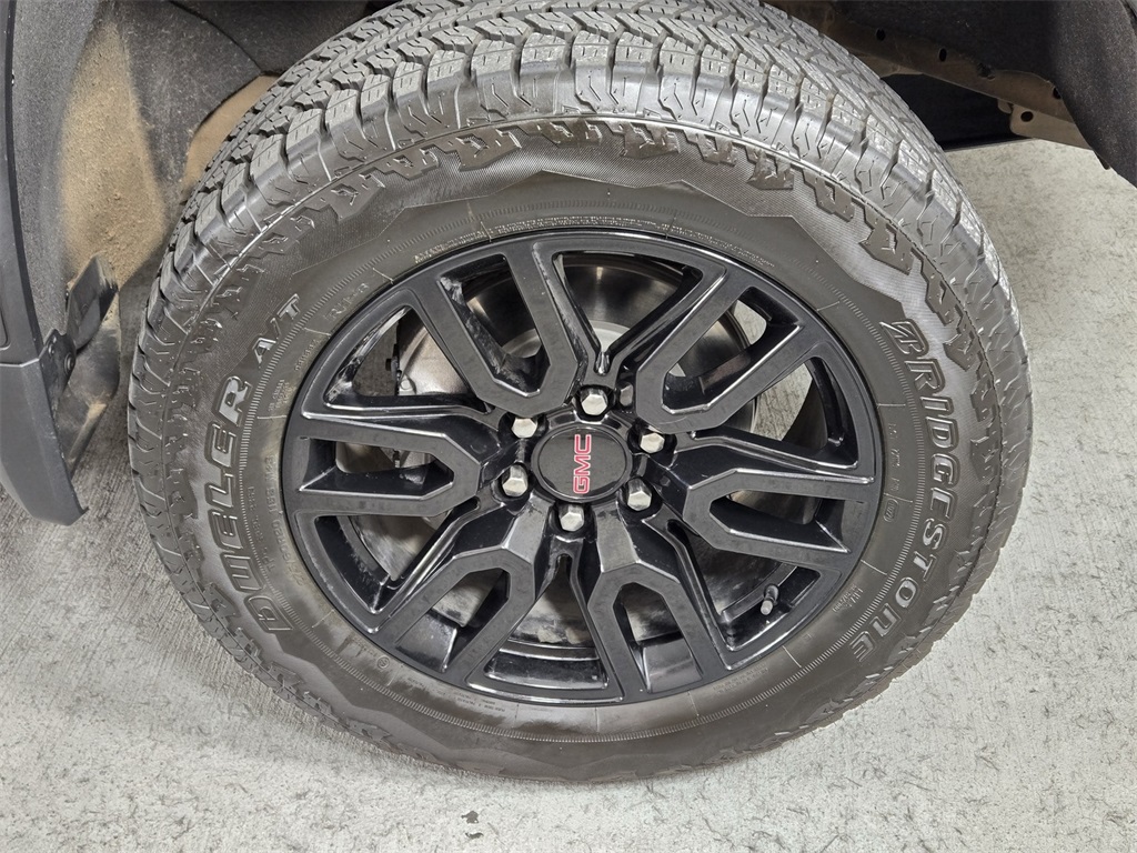 Vehicle image 10 of 34