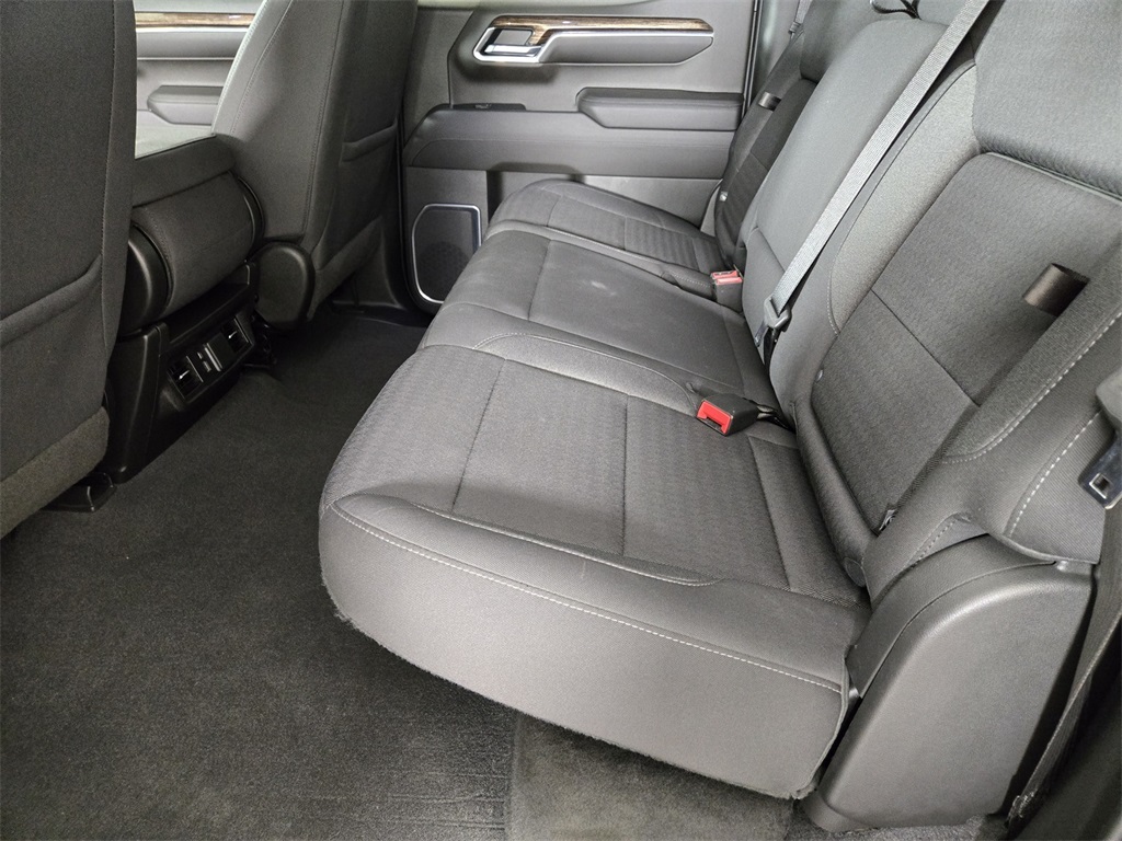 Vehicle image 15 of 34
