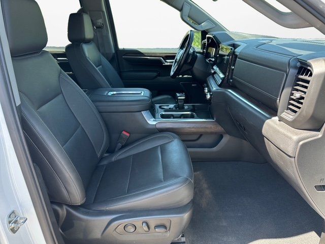Vehicle image 12 of 42