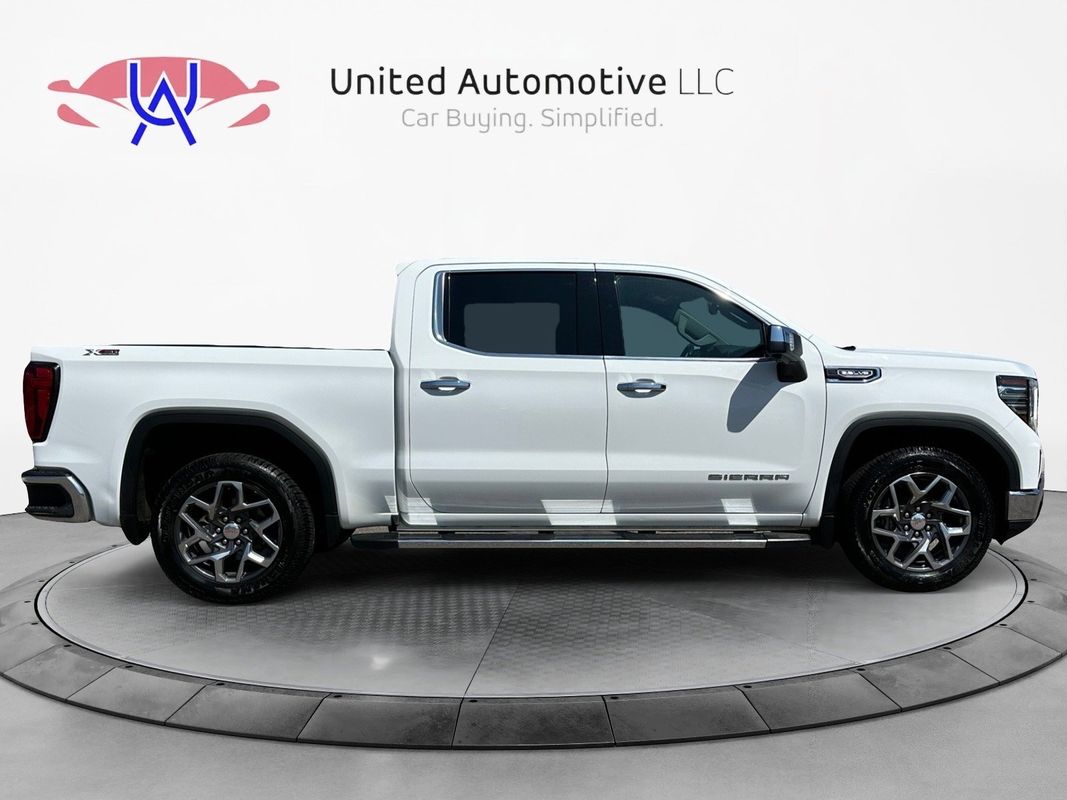 Vehicle image 3 of 42