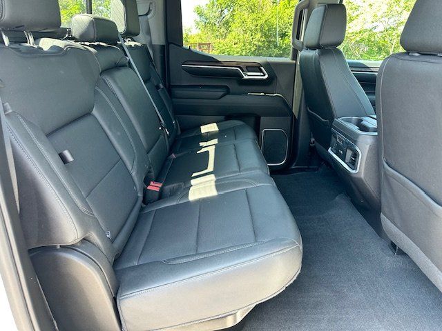 Vehicle image 13 of 42