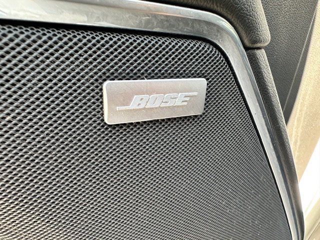 Vehicle image 32 of 42