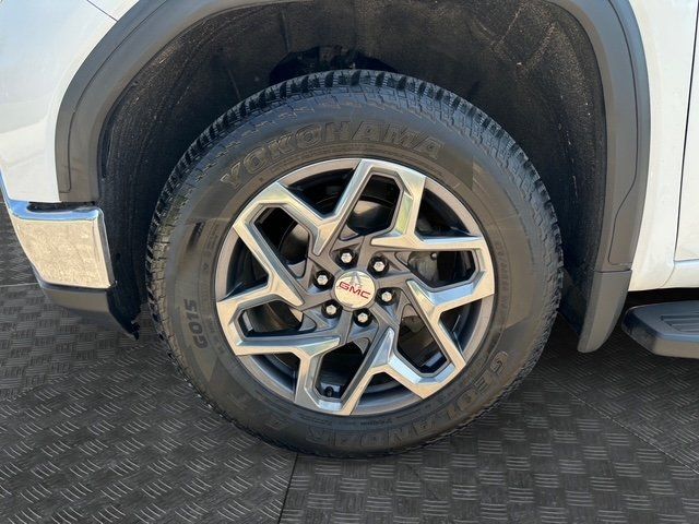 Vehicle image 38 of 42