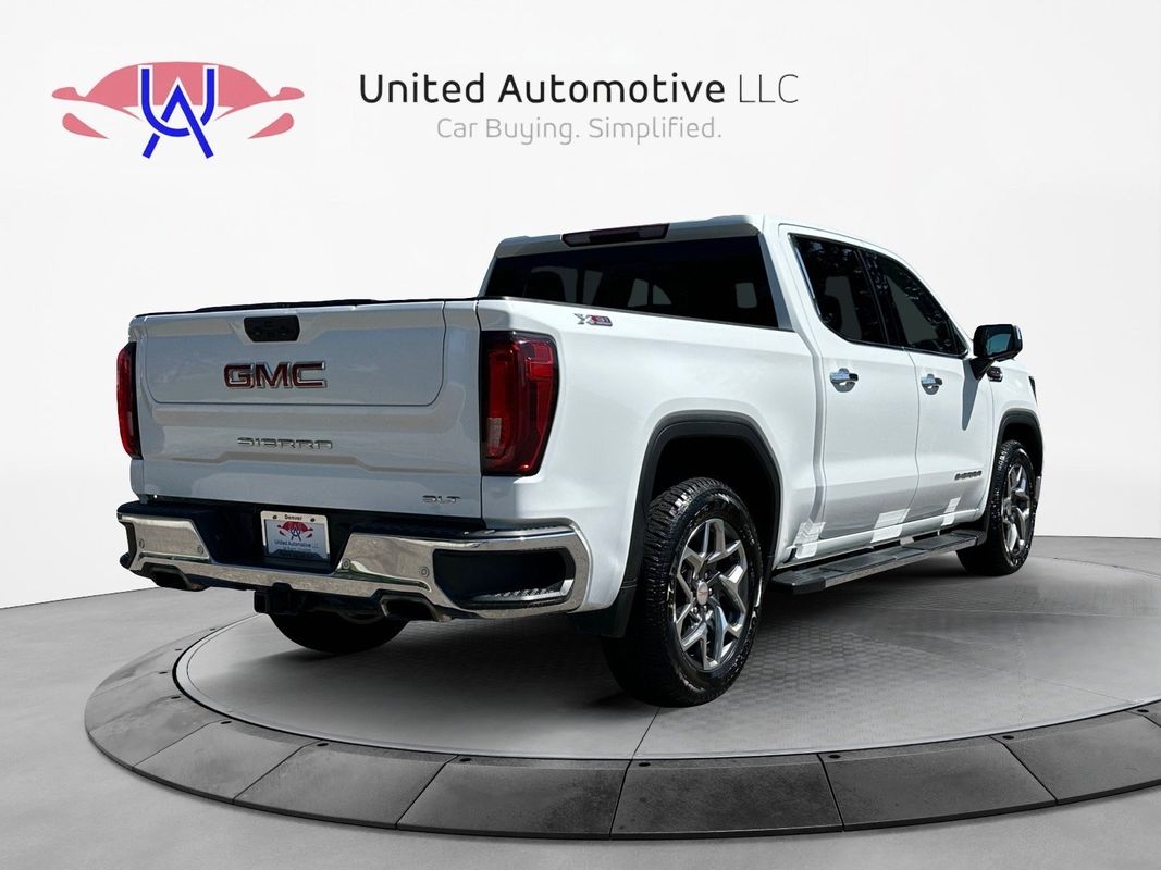 Vehicle image 4 of 42