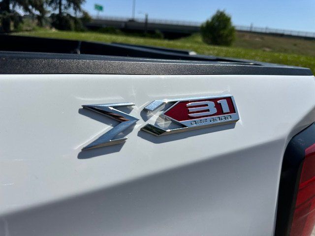Vehicle image 36 of 42