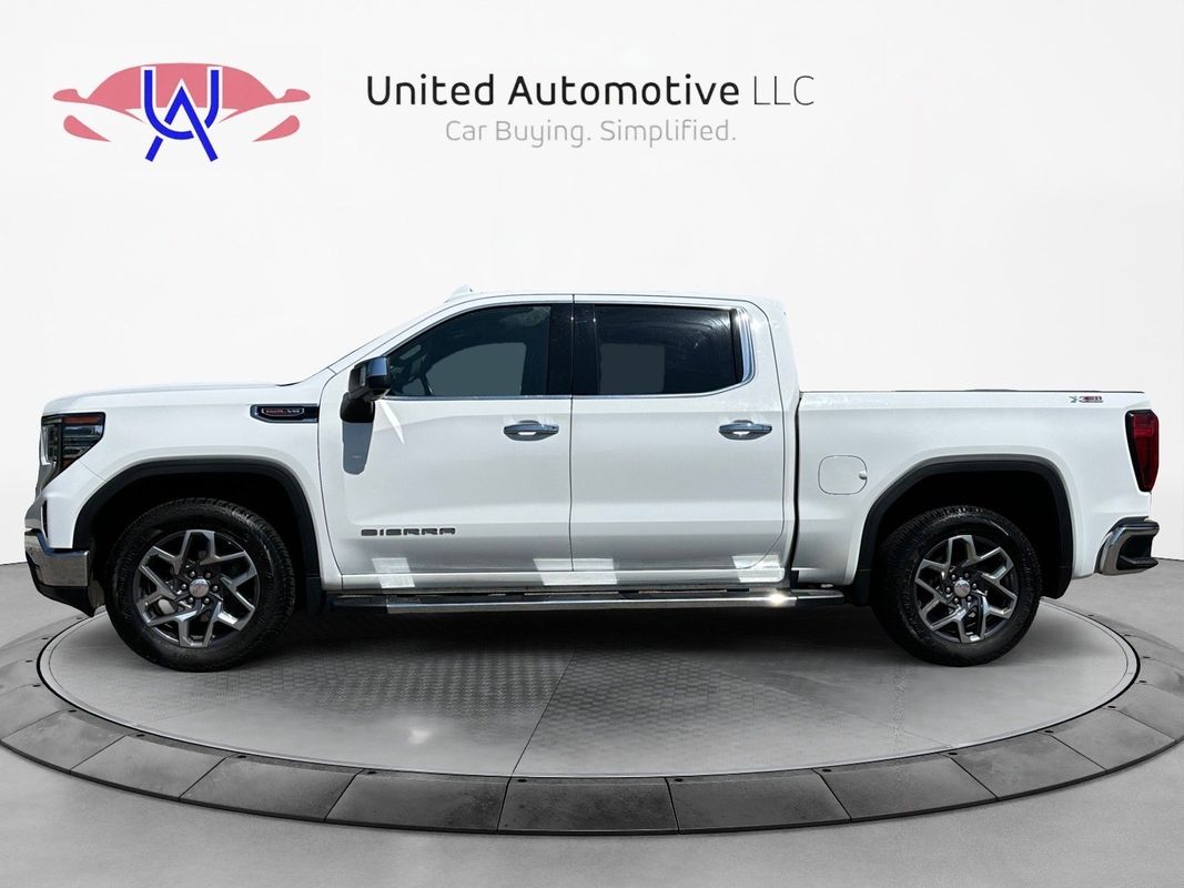 Vehicle image 8 of 42