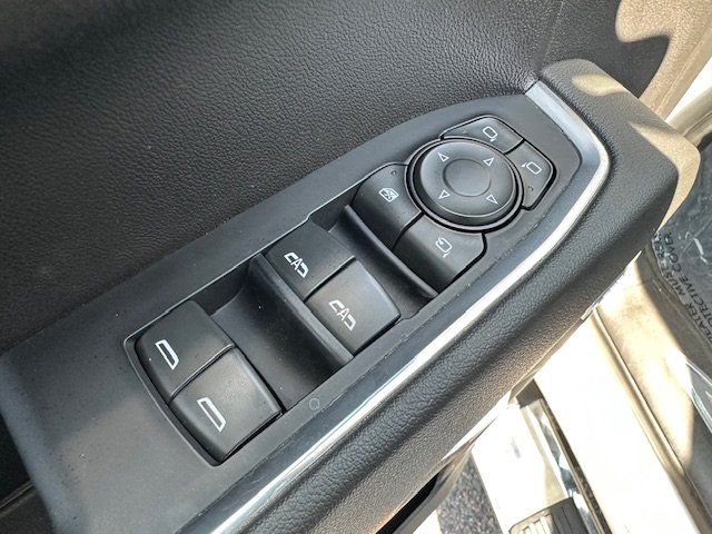 Vehicle image 26 of 42