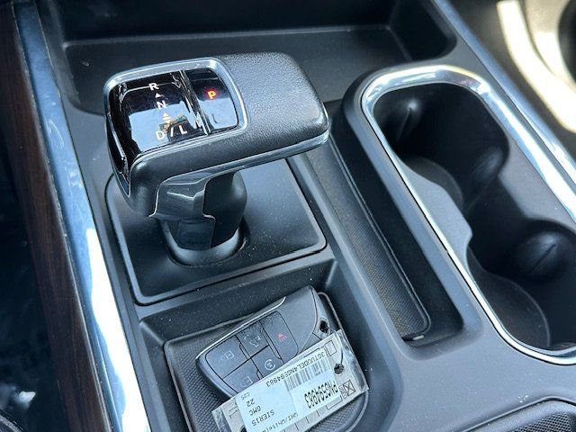Vehicle image 22 of 42