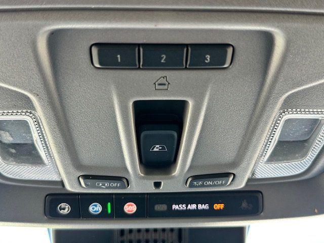 Vehicle image 30 of 42
