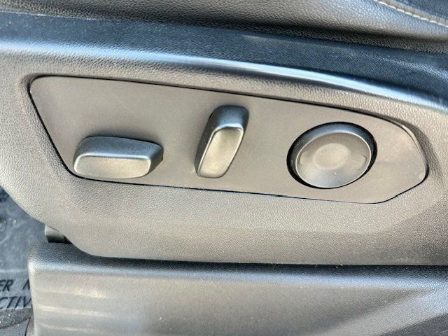 Vehicle image 28 of 42