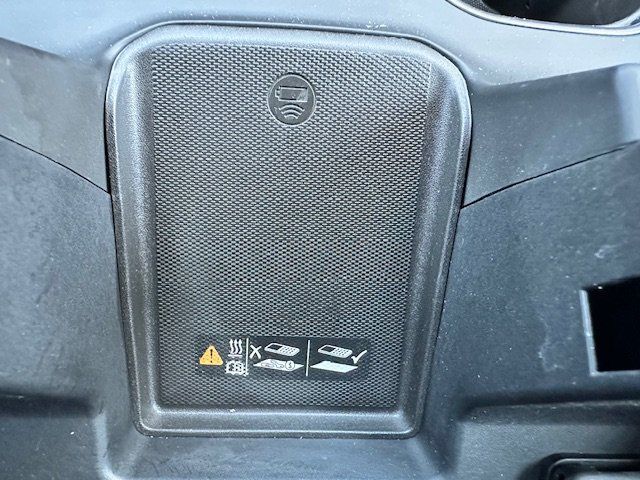 Vehicle image 31 of 42