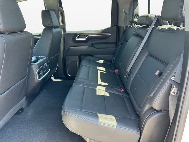 Vehicle image 10 of 42