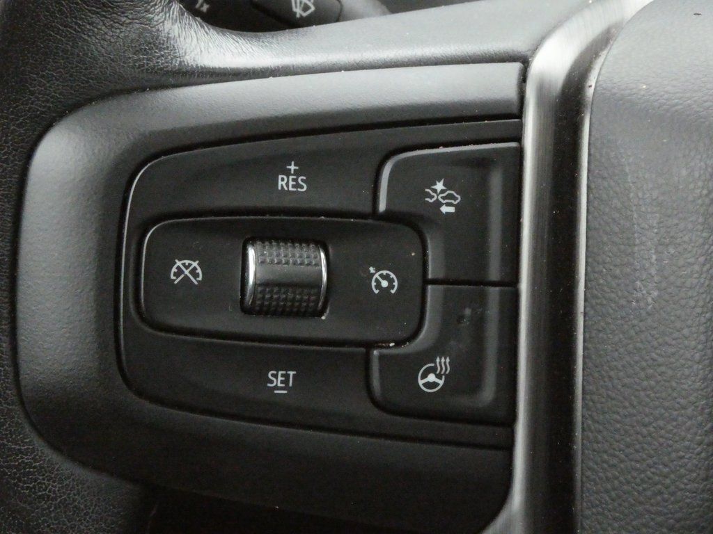 Vehicle image 38 of 43