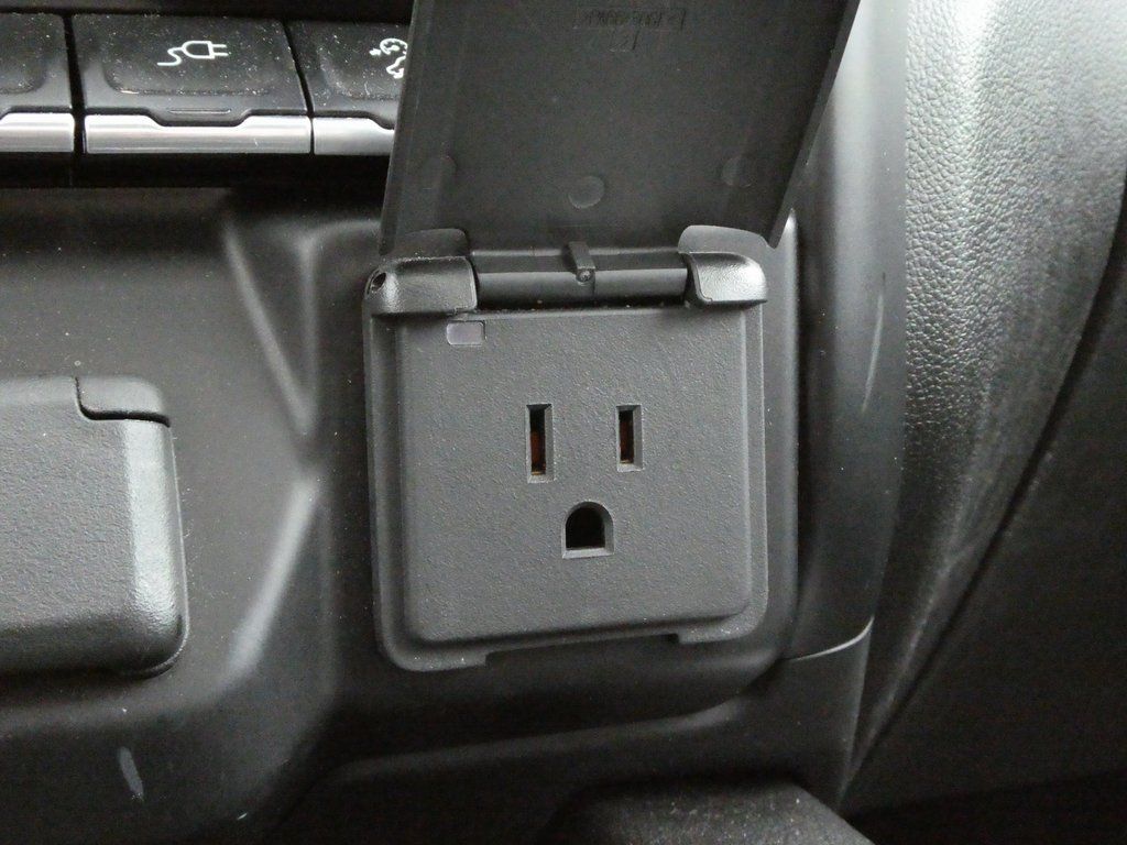 Vehicle image 32 of 43